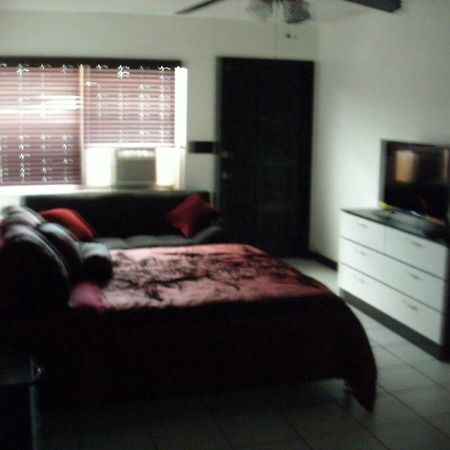 Newly Furnished Large Clean Quiet Private Unit Lägenhet Fort Lauderdale Exteriör bild