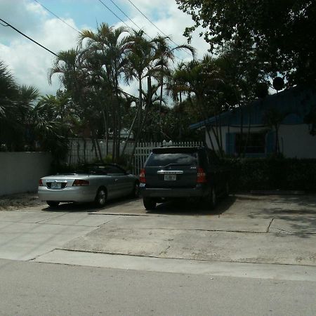 Newly Furnished Large Clean Quiet Private Unit Lägenhet Fort Lauderdale Exteriör bild