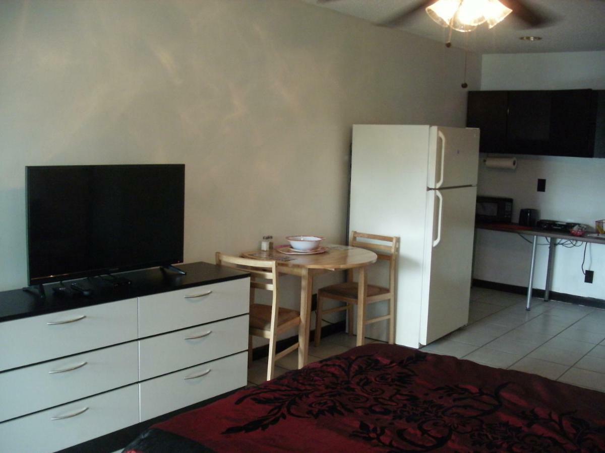 Newly Furnished Large Clean Quiet Private Unit Lägenhet Fort Lauderdale Exteriör bild